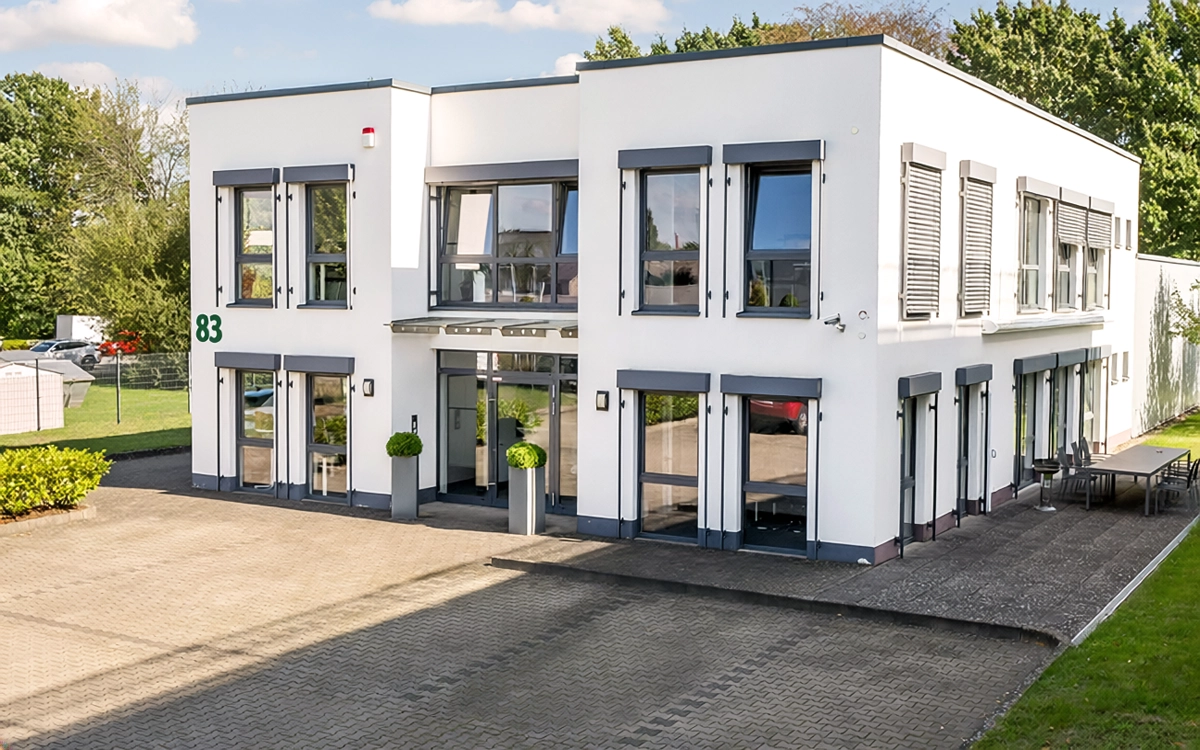 Geschäftsstelle Meisenstraße Bielefeld seitlich fotografiert